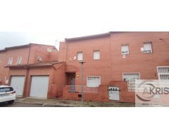 Chalet Adosado a reformar en Chozas de Canales