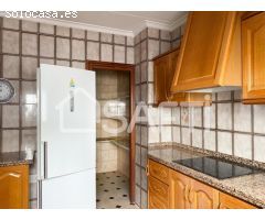 Amplia casa en Alberic con 3 terrazas y mucho potencial.