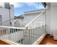 Amplia casa en Alberic con 3 terrazas y mucho potencial.