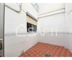 Amplia casa en Alberic con 3 terrazas y mucho potencial.