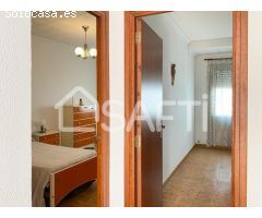 Amplia casa en Alberic con 3 terrazas y mucho potencial.