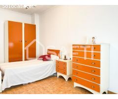 Amplia casa en Alberic con 3 terrazas y mucho potencial.