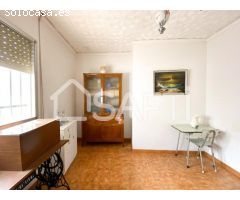 Amplia casa en Alberic con 3 terrazas y mucho potencial.