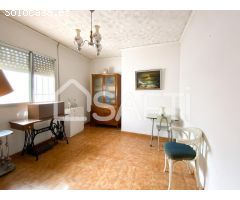 Amplia casa en Alberic con 3 terrazas y mucho potencial.