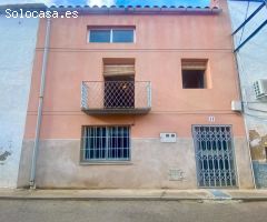 Casa a dos calles con garaje para entrar a vivir