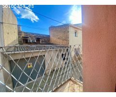 Casa a dos calles con garaje para entrar a vivir