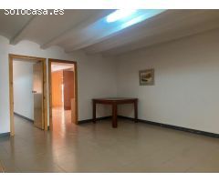 Casa a dos calles con garaje para entrar a vivir