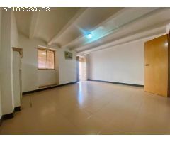 Casa a dos calles con garaje para entrar a vivir
