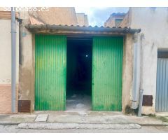 Casa a dos calles con garaje para entrar a vivir