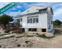 FINCA CON CASA; PISCINA , TERRAZAS Y TERRENO
