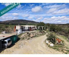 FINCA CON CASA; PISCINA , TERRAZAS Y TERRENO