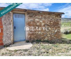 FINCA CON CASA; PISCINA , TERRAZAS Y TERRENO