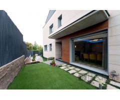 EN VENTA EXCLUSIVO CHALET PAREADO EN URB. PRIVADA DE BOADILLA DEL MONTE (MADRID)