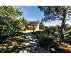 EN VENTA IMPRESIONANTE CHALET INDEPENDIENTE EN COLMENAREJO (MADRID).