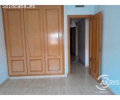 CHALET ADOSADO EN YUNCOS EN ZONA RESIDENCIAL
