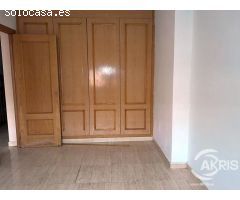 CHALET ADOSADO EN YUNCOS EN ZONA RESIDENCIAL