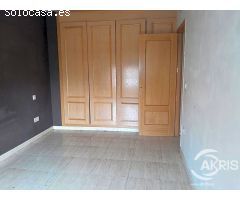 CHALET ADOSADO EN YUNCOS EN ZONA RESIDENCIAL