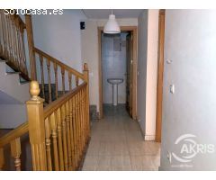 CHALET ADOSADO EN YUNCOS EN ZONA RESIDENCIAL