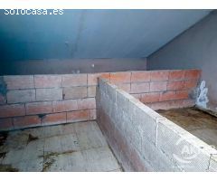 CHALET ADOSADO EN YUNCOS EN ZONA RESIDENCIAL