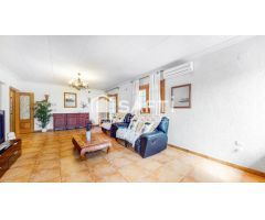 Villa compuesta por DOS CASAS independientes!!! ¿Te falta espacio?, ¿Buscas una propiedad con entorn
