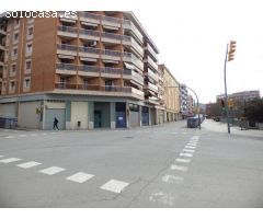 Local comercial esquinero de 742m2 en Manresa