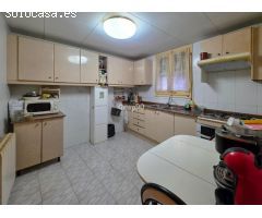 ¡Descubre esta casa de 3 plantas en el centro de Rosselló!