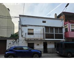 ¡Descubre esta casa de 3 plantas en el centro de Rosselló!