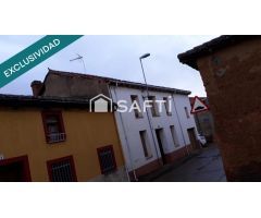 ¡Oportunidad! Casa rural con patio, almacén y garaje