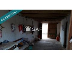 ¡Oportunidad! Casa rural con patio, almacén y garaje