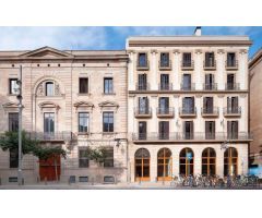MARAVILLOSO LOCAL EN EL CORAZÓN DE CIUTAT VELLA, EN IMPONENTE PALACETE NEOCLÁSICO