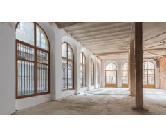 MARAVILLOSO LOCAL EN EL CORAZÓN DE CIUTAT VELLA, EN IMPONENTE PALACETE NEOCLÁSICO