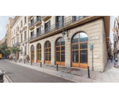 MARAVILLOSO LOCAL EN EL CORAZÓN DE CIUTAT VELLA, EN IMPONENTE PALACETE NEOCLÁSICO