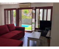 Preciosa casita con jardín y piscina privados en Vallpineda
