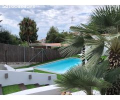 Preciosa casita con jardín y piscina privados en Vallpineda