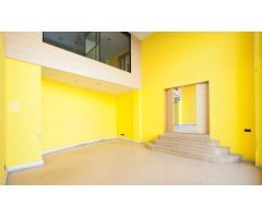 Local comercial esquinero en Les Corts