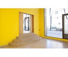Local comercial esquinero en Les Corts