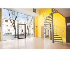 Local comercial esquinero en Les Corts