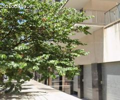 Se alquila local comercial en La Pau 189 m2