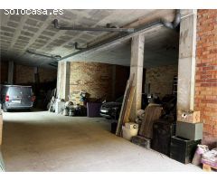 Se alquila local comercial en La Pau 189 m2