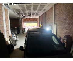Se alquila local comercial en La Pau 189 m2