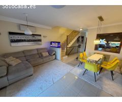 Exclusivo Chalet Adosado con Espectaculares Vistas al Mar en Los Cristianos