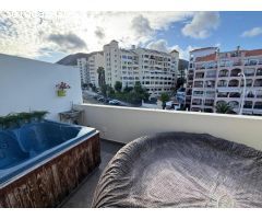 Exclusivo Chalet Adosado con Espectaculares Vistas al Mar en Los Cristianos