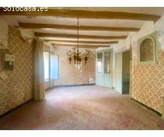 Casa con patio, piso y desván en Sarroca de Lleida