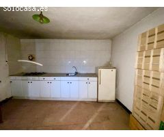 Casa con patio, piso y desván en Sarroca de Lleida