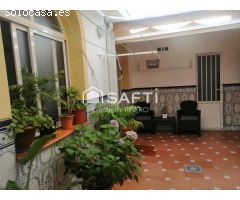 TE VES VIVIENDO AQUÍ . HAZLO REAL . Casa con patio y garaje.