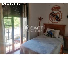 TE VES VIVIENDO AQUÍ . HAZLO REAL . Casa con patio y garaje.