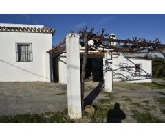 EN VENTA CASA CON TERRENO EN CASARES 