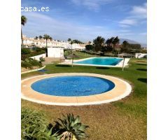 CERCA DEL MAR, FABULOSO ADOSADO CON JARDÍN PRIVADO, PARKING Y PISCINA 