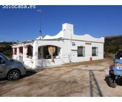 CASA Y FINCA EN UN ENTORNO PARADISIACO