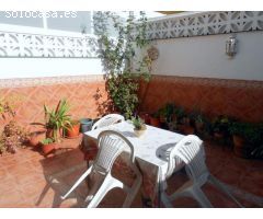 MARAVILLOSA CASA ADOSADA CON ESTUPENDO  PATIO ANDALUZ